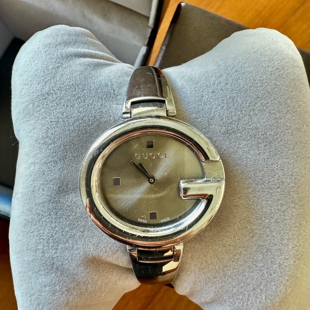 Gucci Guccissima collection. Large Brown Dial Steel Bangle Watch YA134302 - Picture 2 of 5